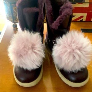 Ugg detachable pompom size 7 purple- never worn